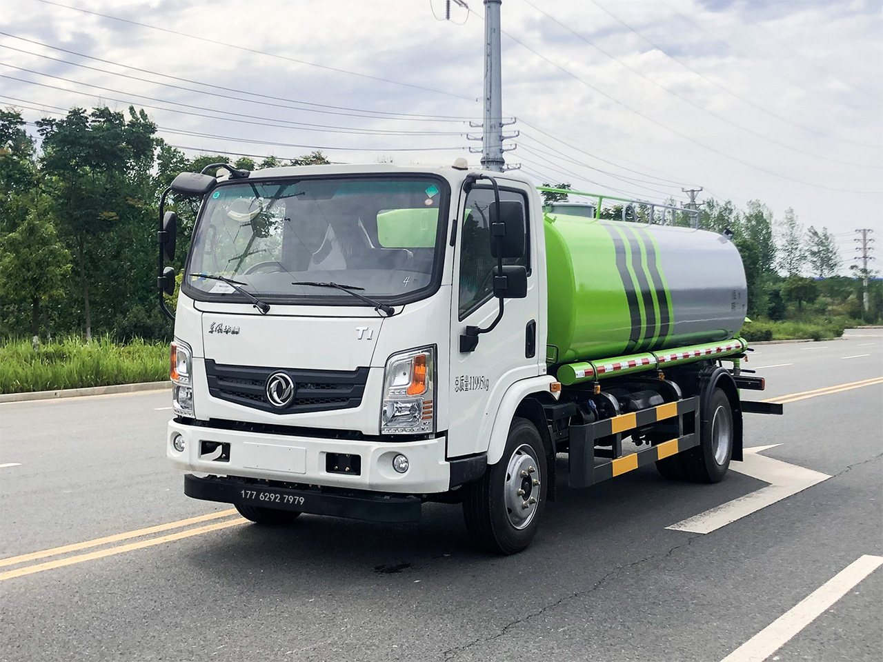 国六东风华神洒水车,10方绿化喷洒车