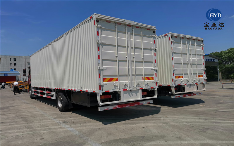 直销国六柳汽乘龙9米6大单桥飞翼车翼展车