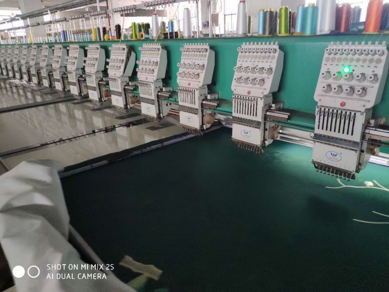 经纬931/32o高速绣花机6台700x86o单凸双驱欢迎选购出售越美1524/4o0