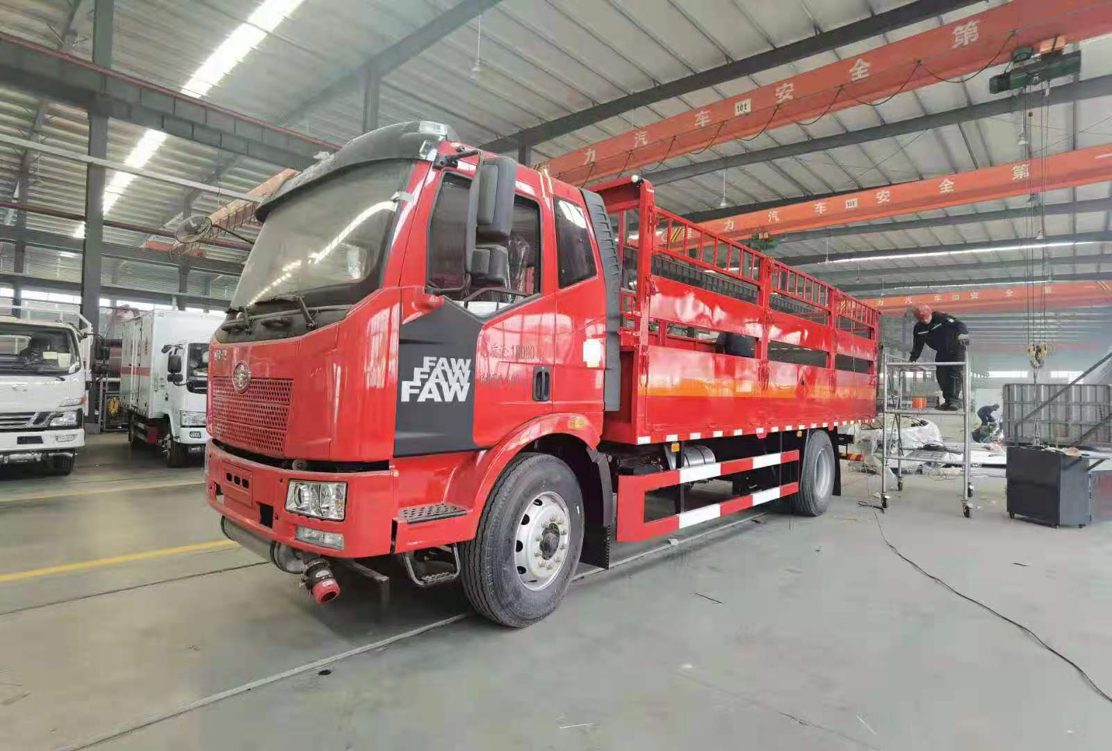 解放6米2气瓶运输车 额载11吨新规危货车