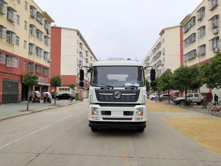 东风天锦小三轴饲料运输车30方