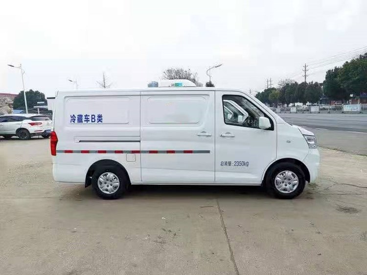 长安睿行m8冷藏车(国六,面包运输瓜蔬菜冷冻保温车