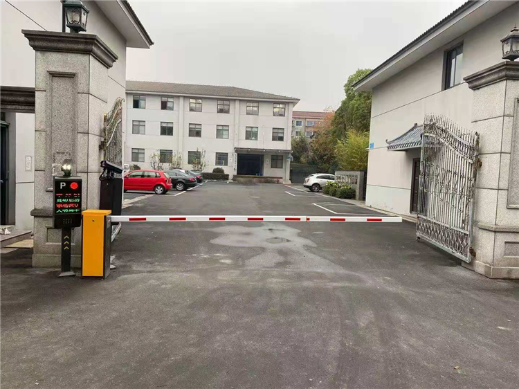 邢台广告道闸百叶窗起落杆小区升降门 上门安装
