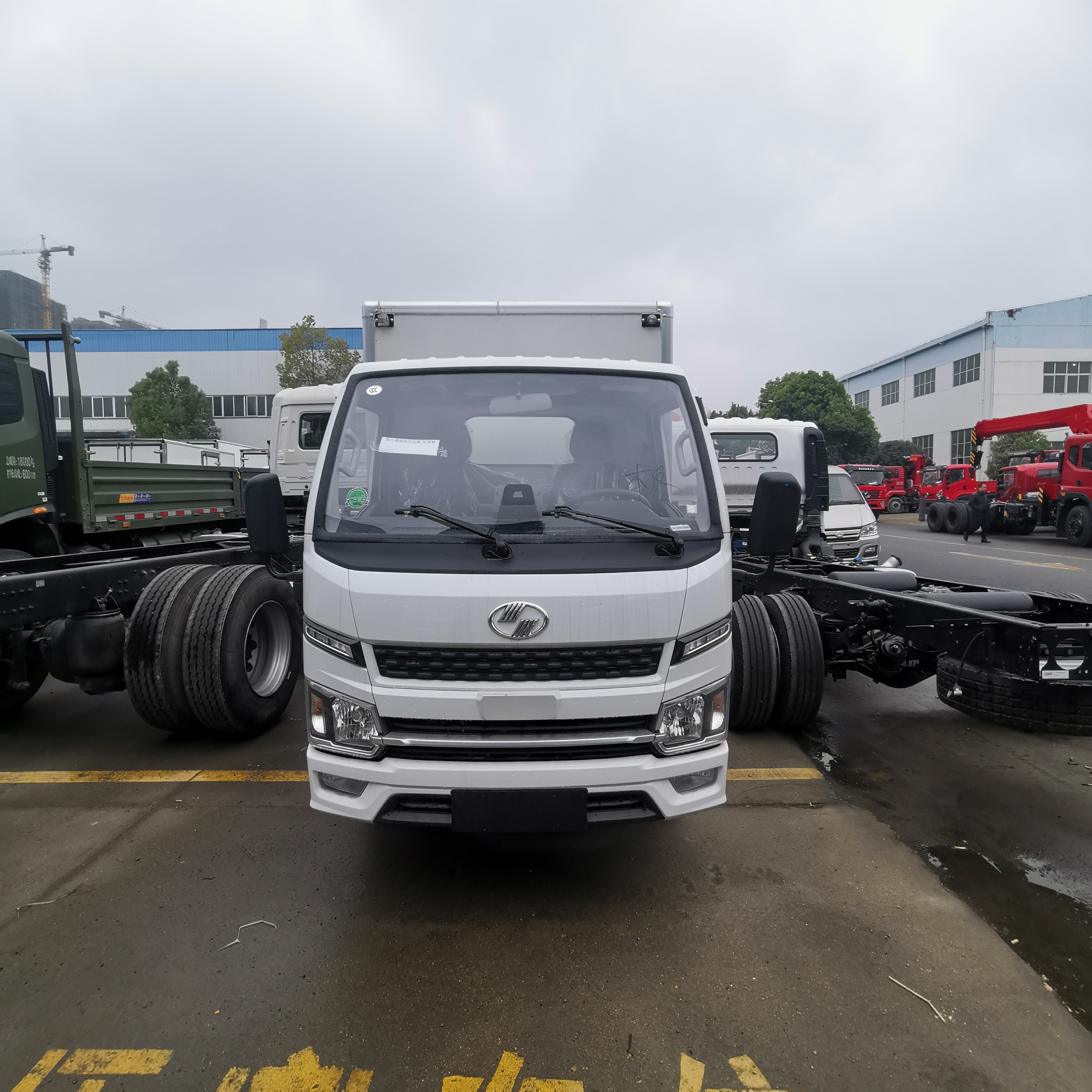 跃进柴油一类危货车 3米7危化厢式运输车 s80危运车厂家