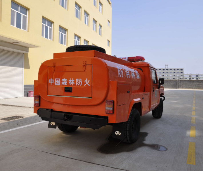 四驱灭火消防车四驱森林消防车小型四驱消防车