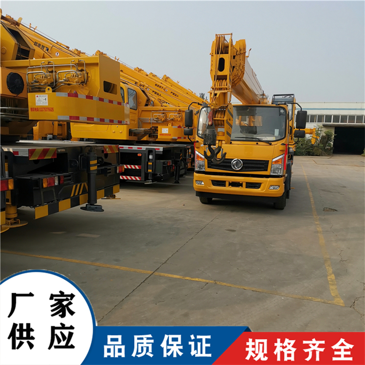 东风底盘16吨吊车价格 厂家定制徐工同款大臂小吊车