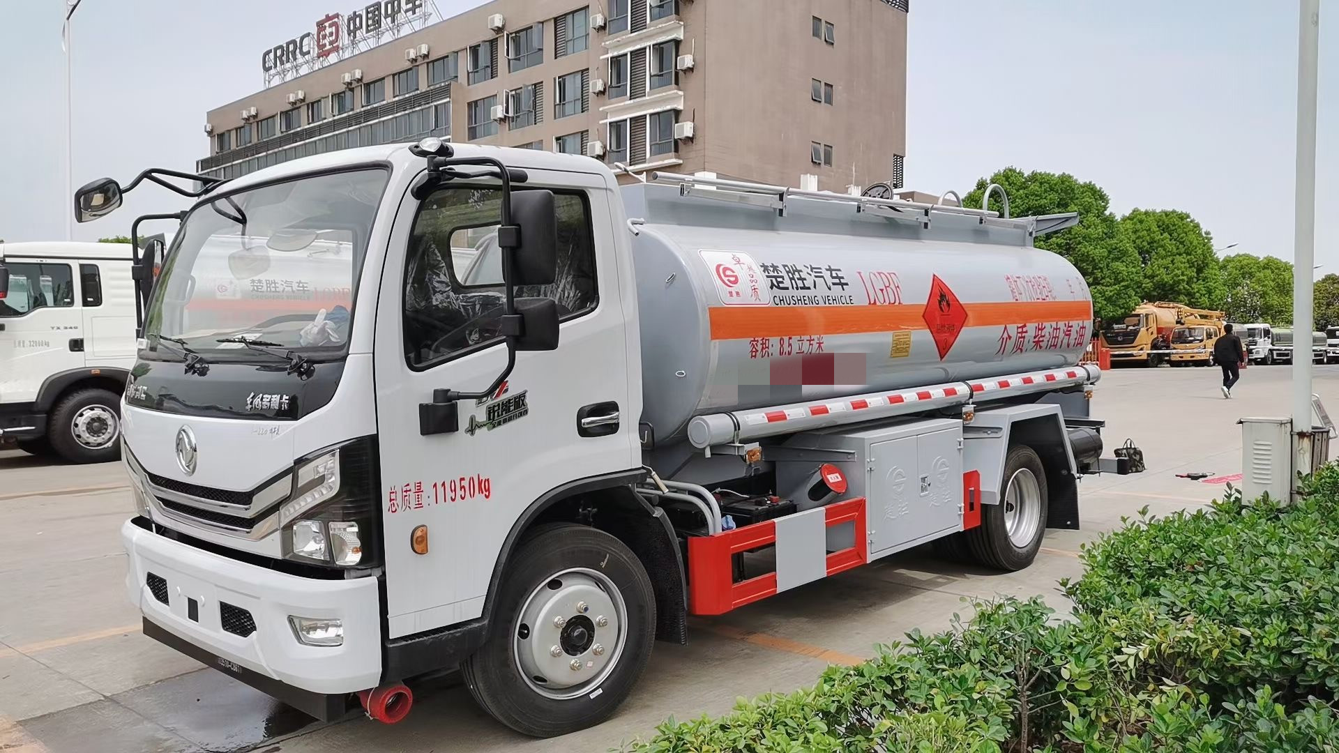 国六多利卡加油车现车出售 8吨东风油罐车 工地加油车配置 柴油运油车