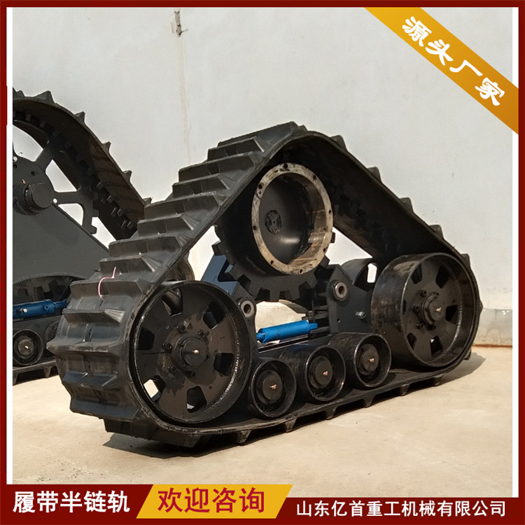 所述锁紧扣设有若干个且均匀分布在防滑轮的内圈上   橡胶履带使用