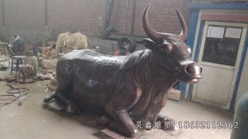 跪姿儒牛城市铜雕