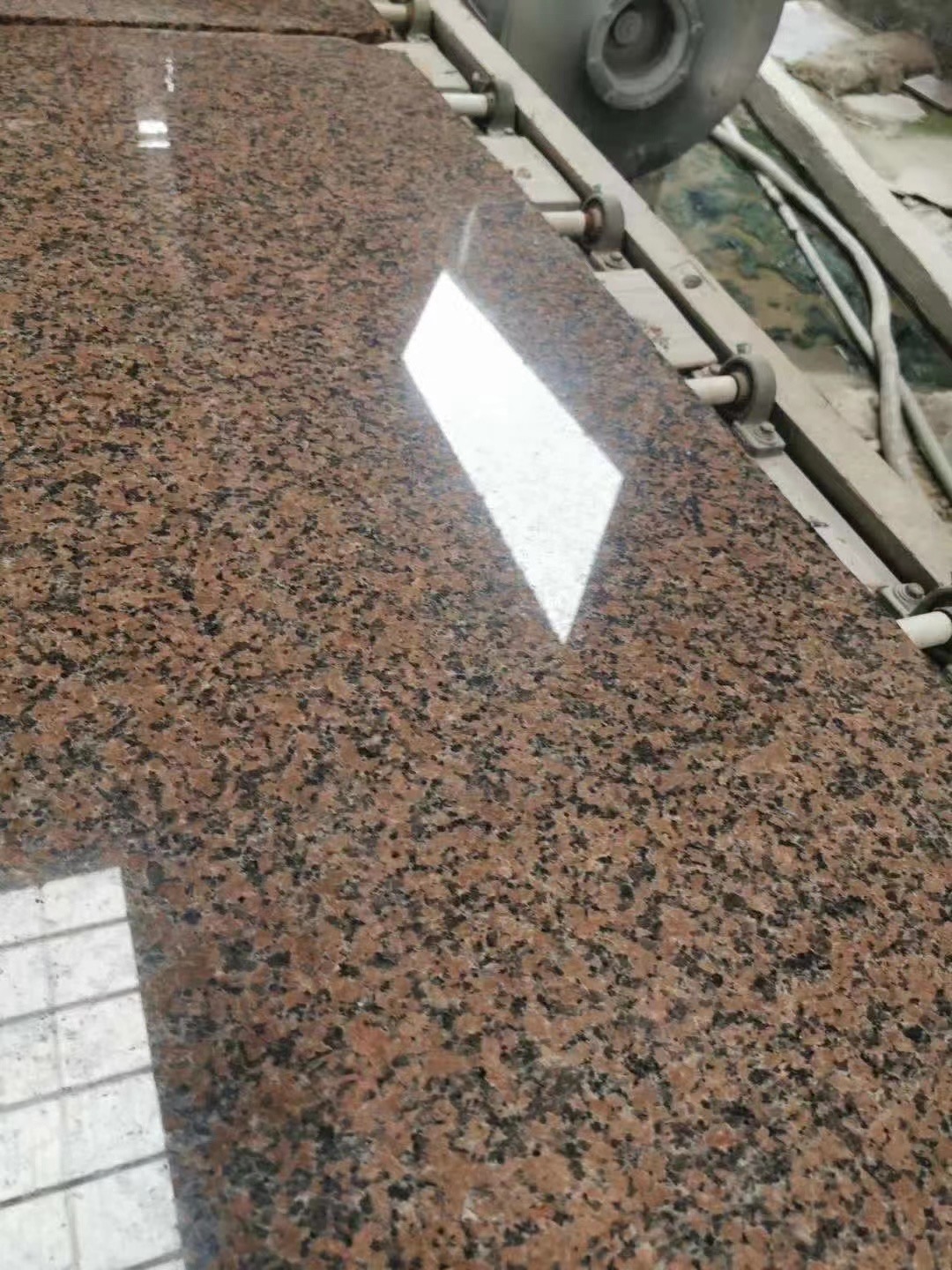 枫叶红贵妃红石材厂家供应花岗岩火烧面荔枝面外墙干挂铺路