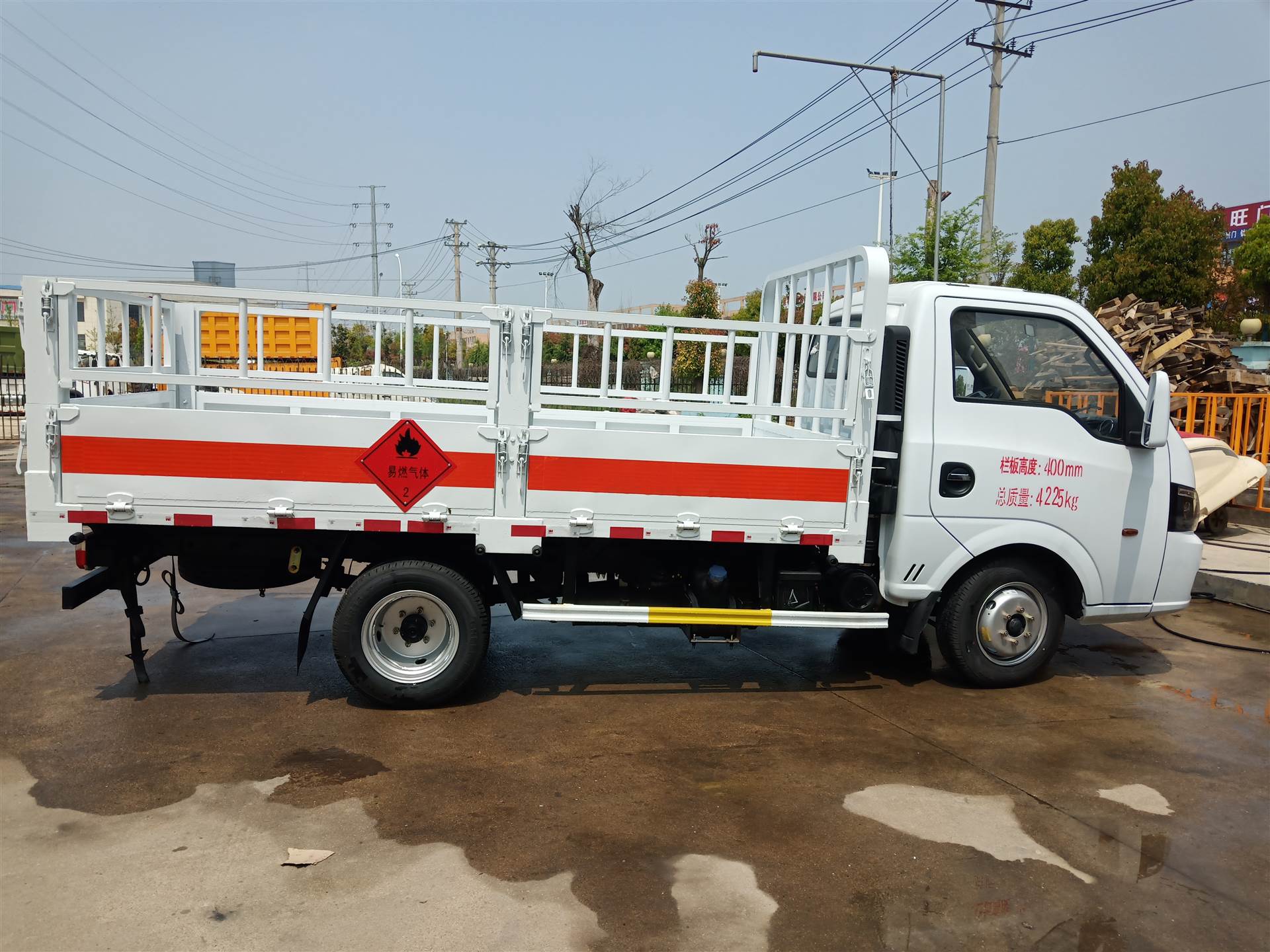 佳木斯东风途逸危货气瓶车