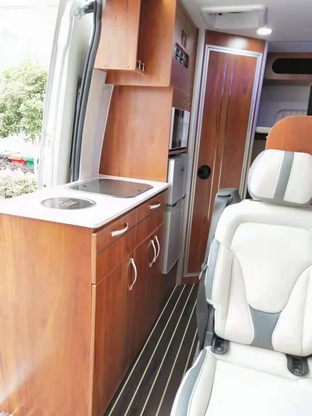 依维柯b型房车 国六依维柯b房车 私人订制