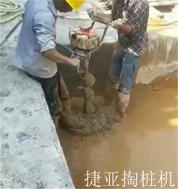 现在桩芯掏泥如此简单