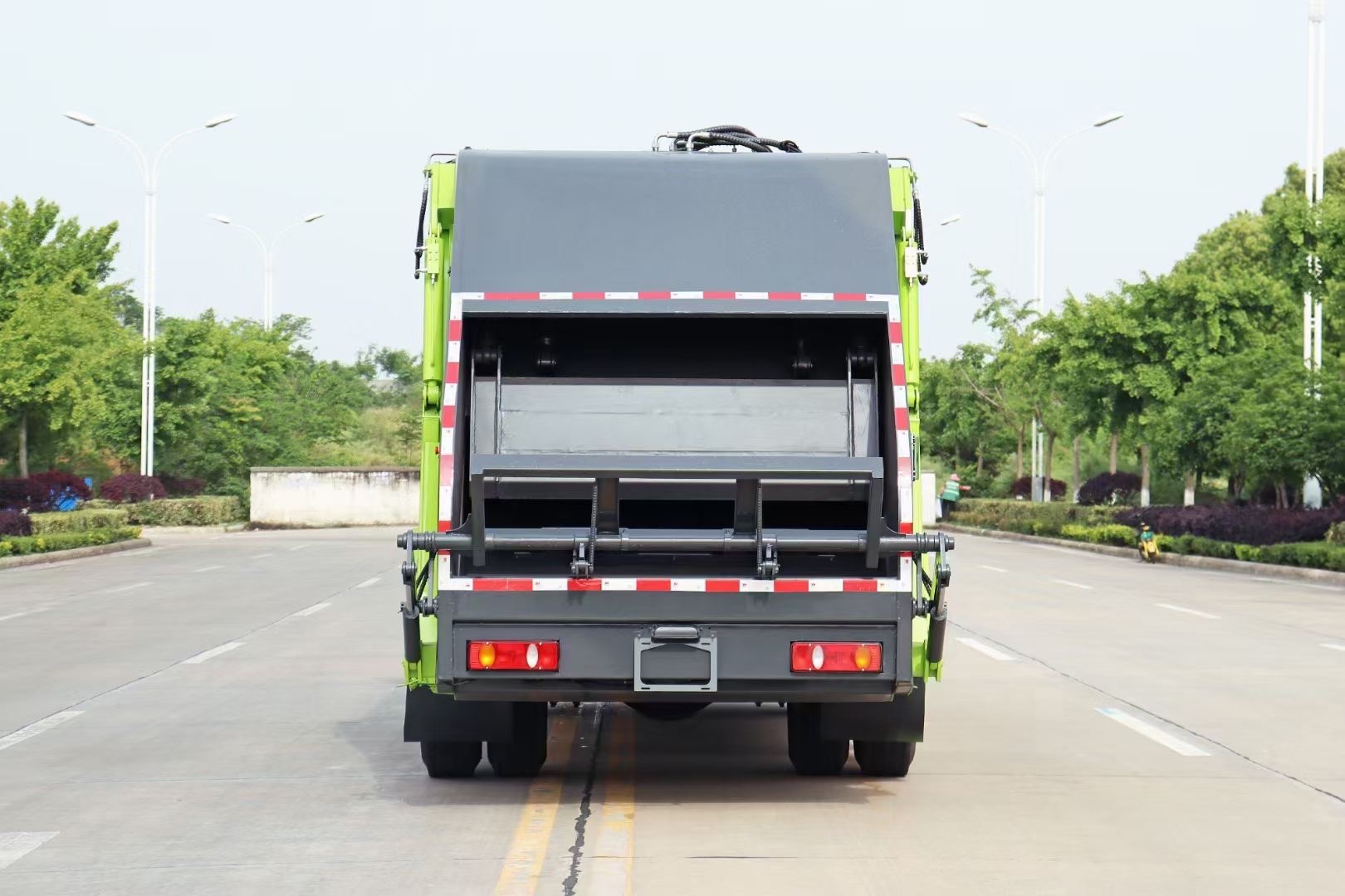 东风小霸王垃圾车图片_小霸王压缩垃圾车_压缩式垃圾车图片