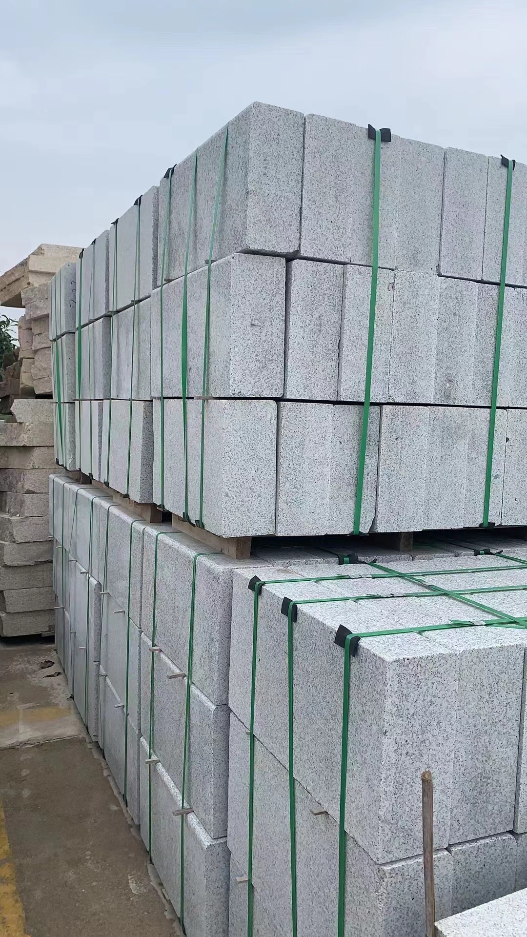 路沿石芝麻灰路缘石马路牙子道牙石异形路沿石加工定制