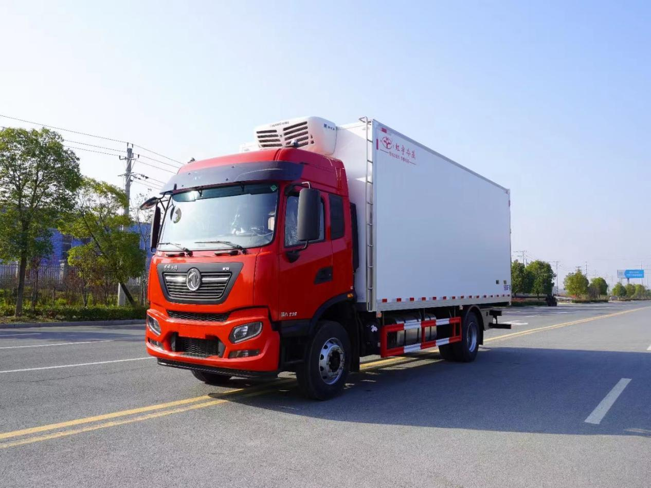 东风天锦kr高顶双卧冷藏车 价格可咨询