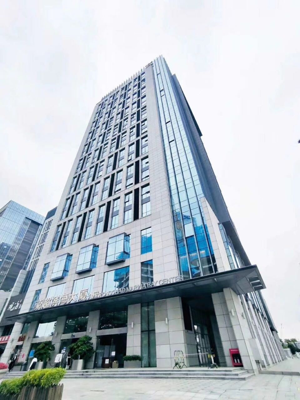 深圳东海国际中心带阳台写字楼出租