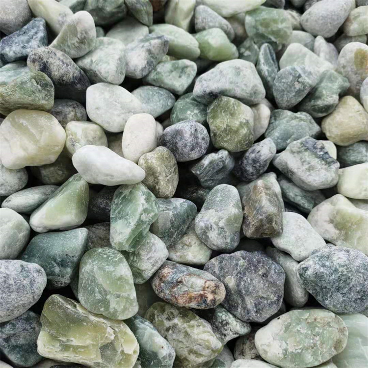 衡水丹东绿水磨石子 地坪装饰绿石子 绿色透水石