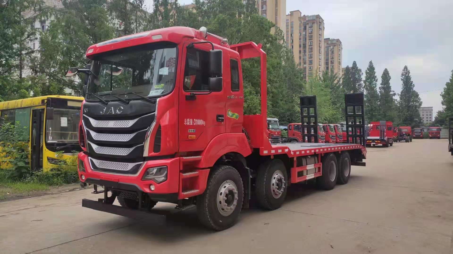 青海西宁东风前四后八平板车