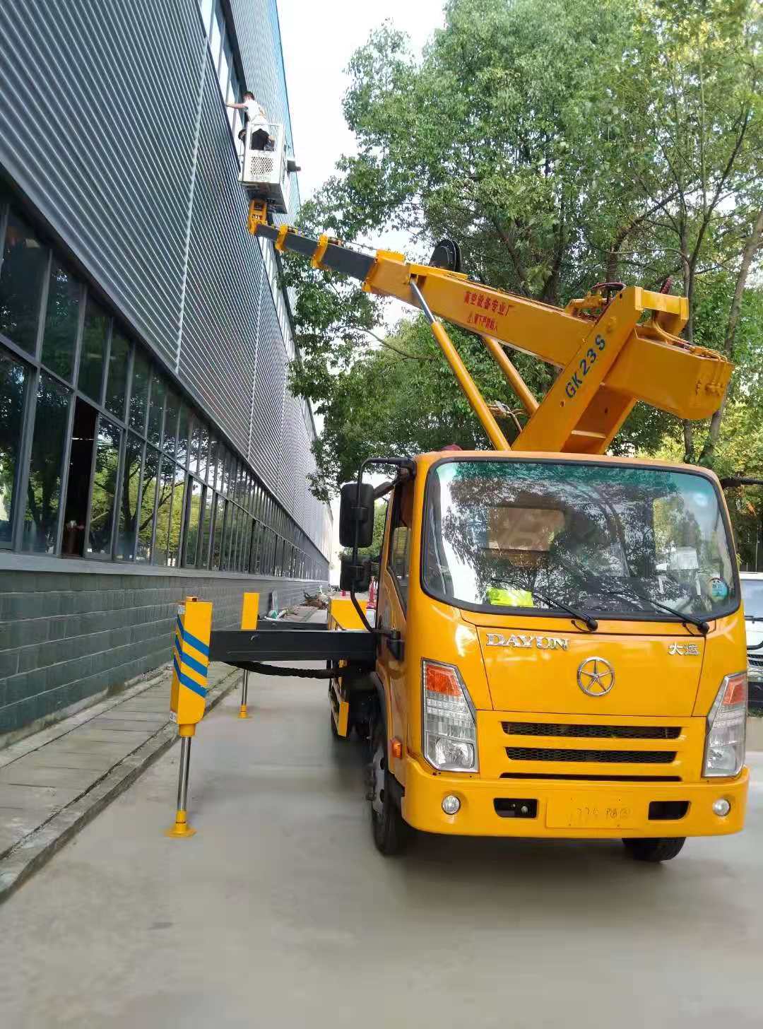 剪叉式平台车登高车直臂高空作业车路灯检修车厂家定制可分期