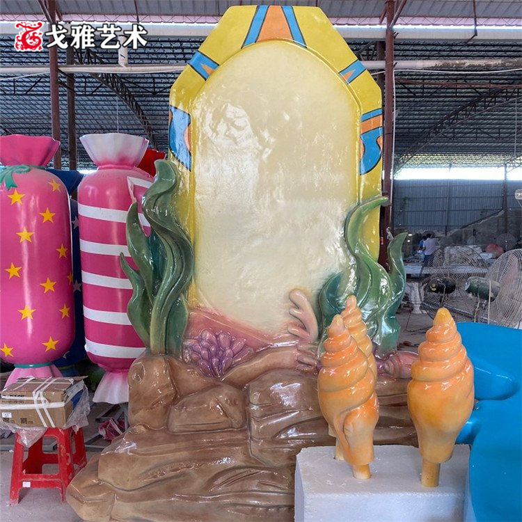 太原卡通蜗牛摆件 玻璃钢雕塑厂家 玻璃钢卡通雕塑厂家