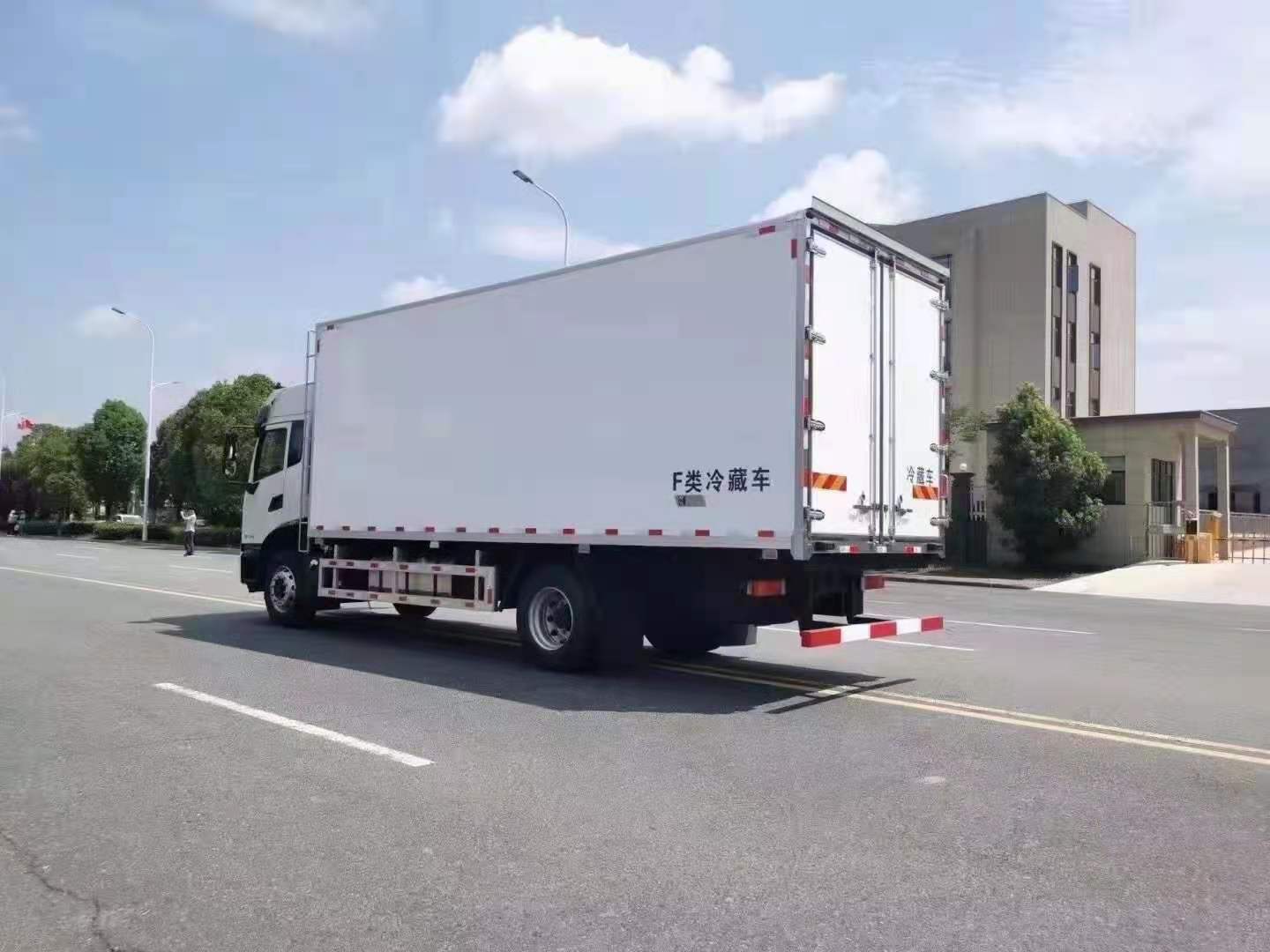 东风天锦kr国六6米8冷藏车