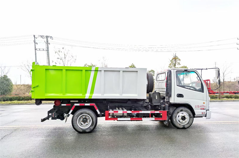 梅州蓝牌凯马7t钩臂垃圾车,建筑垃圾转运车