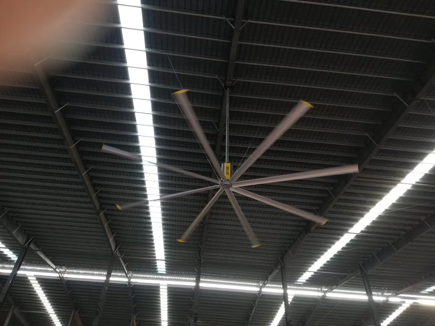 恒爽达仓储型降温工业风扇车间直流定制通风大型吊扇