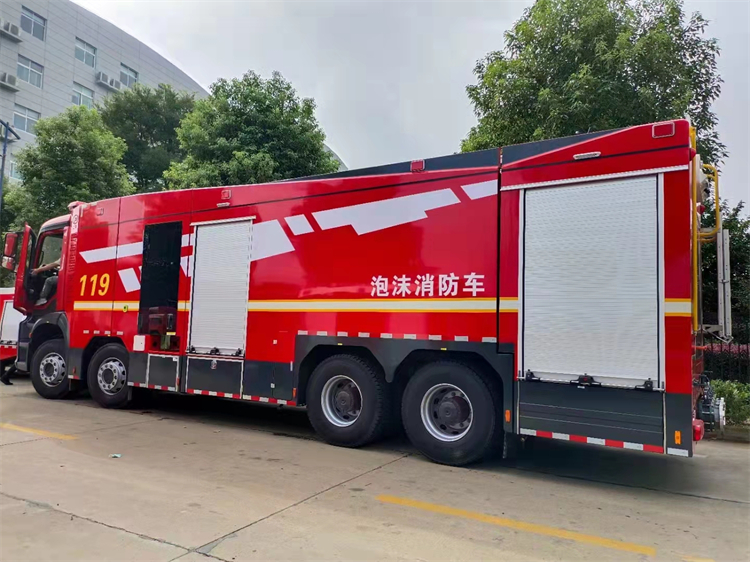 消防车 奔驰消防车 高配消防车 消防车厂家 水罐泡沫消防车,奔驰18吨