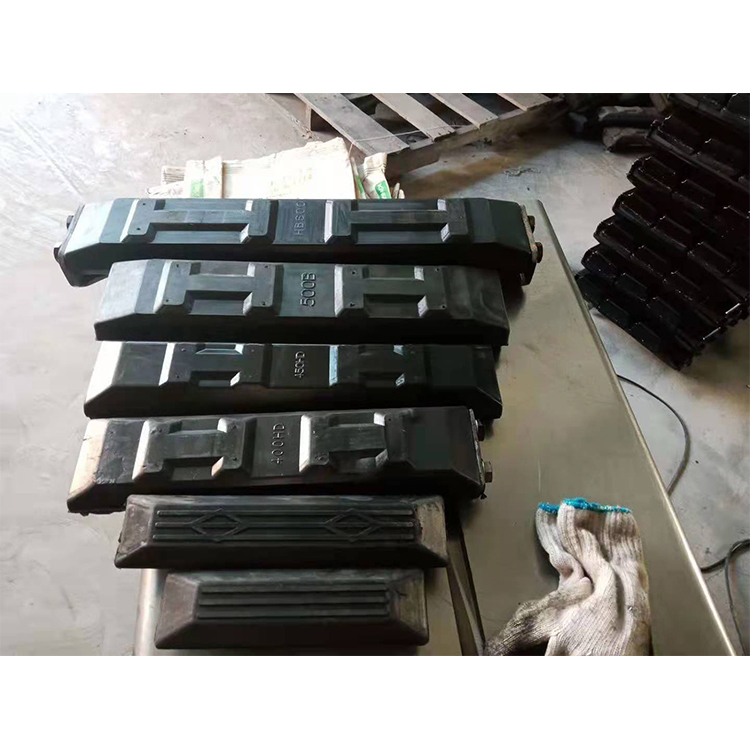 挖机橡胶履带块耐磨挖掘机履带橡胶板400卡机型履带胶块厂家批发