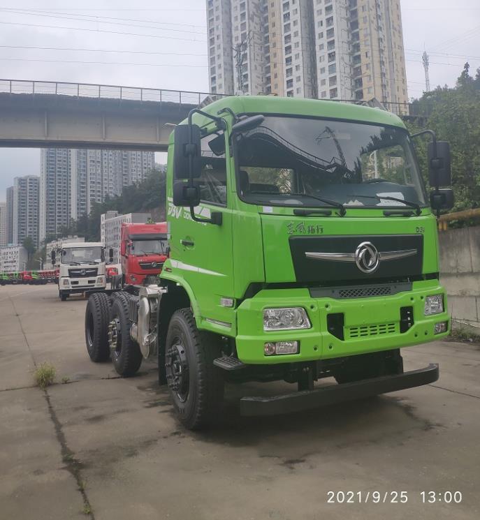 东风前2后6提升桥翻斗自卸车,国六6x2小三轴东风拓行自卸车,轻量化前2