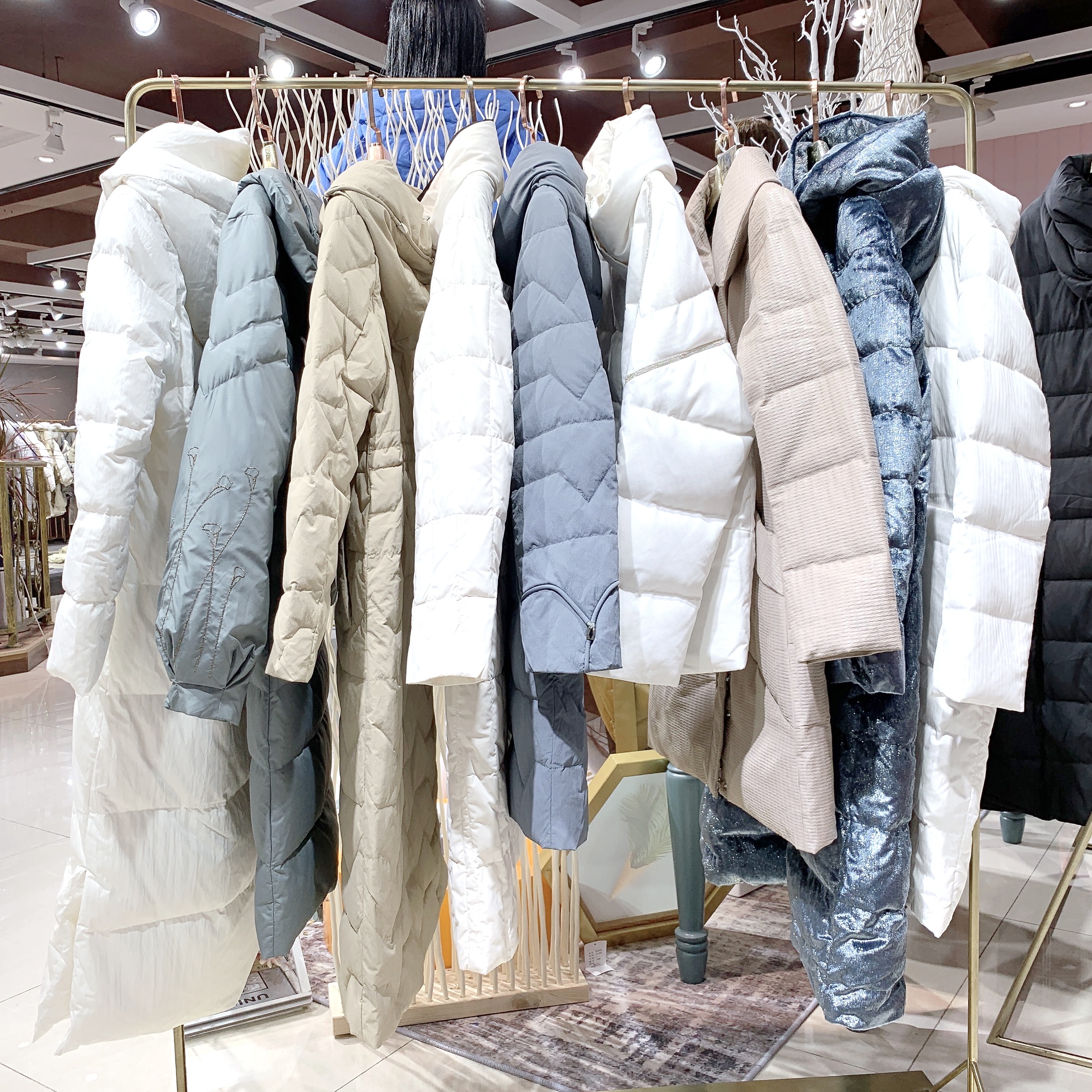 品牌折扣女装海蔓娇娜羽绒服冬西子风情女装百丽连衣裙视频看货