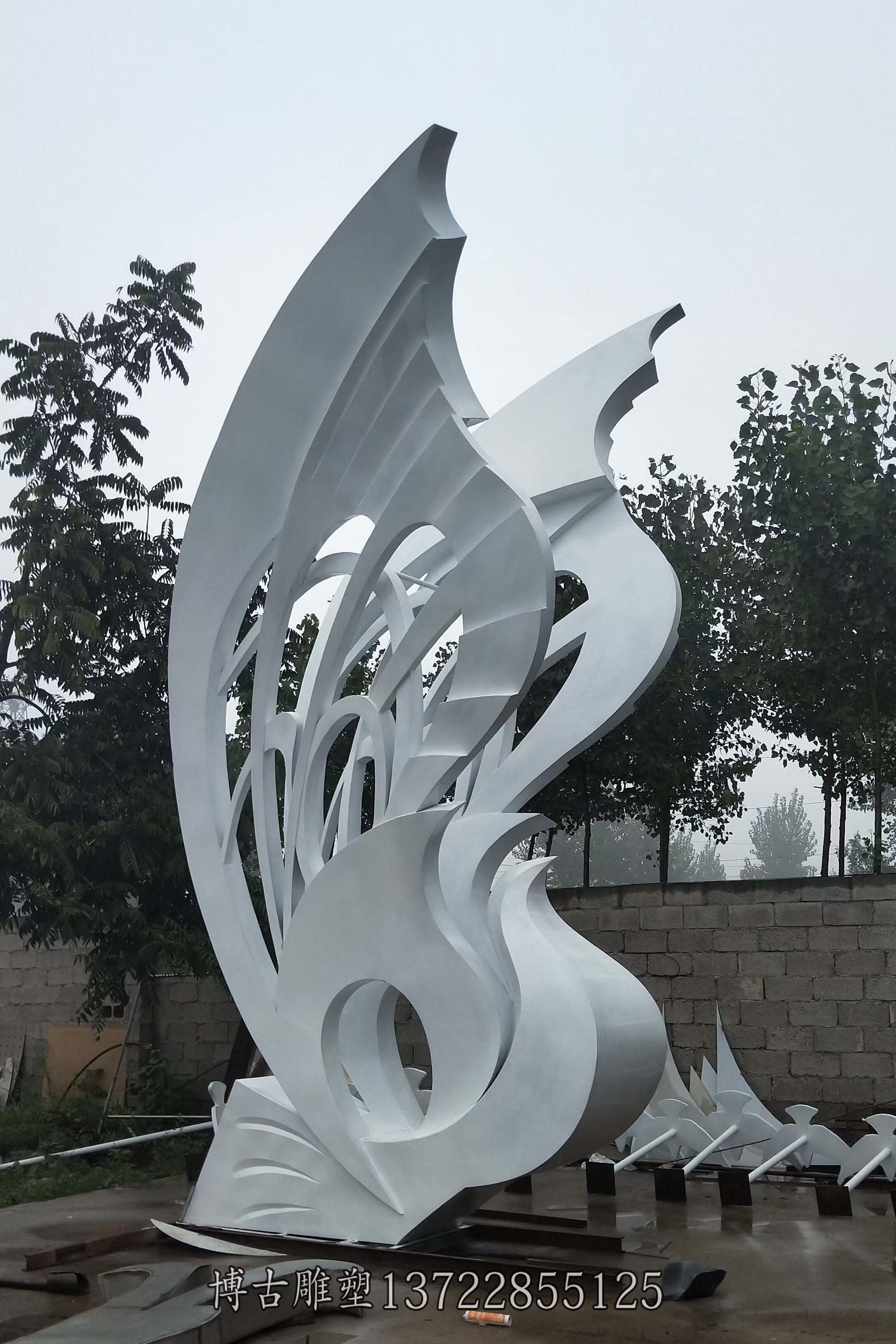 河南经济开发区大型地标不锈钢雕塑