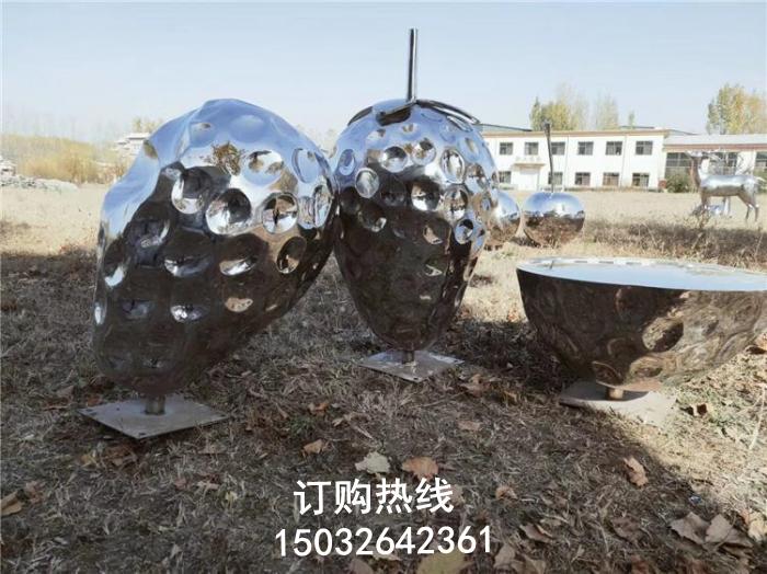 草莓小品雕塑厂家 支持定制 锻造草莓雕塑厂家