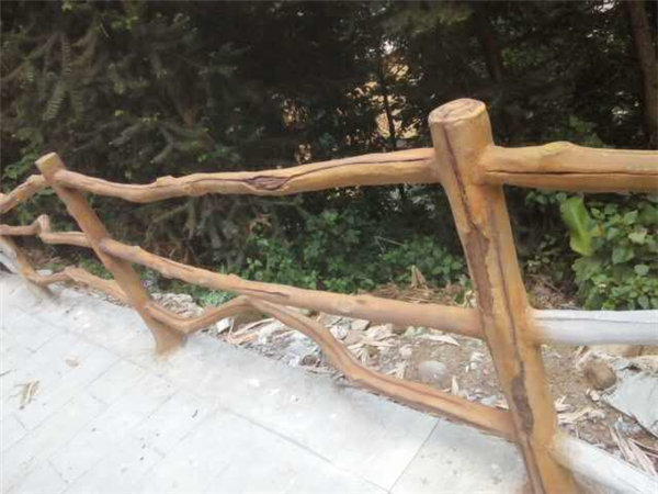 仿树枝栏杆的安装制作流程:1,原材料:钢筋,水泥,河沙等原材料,按标准