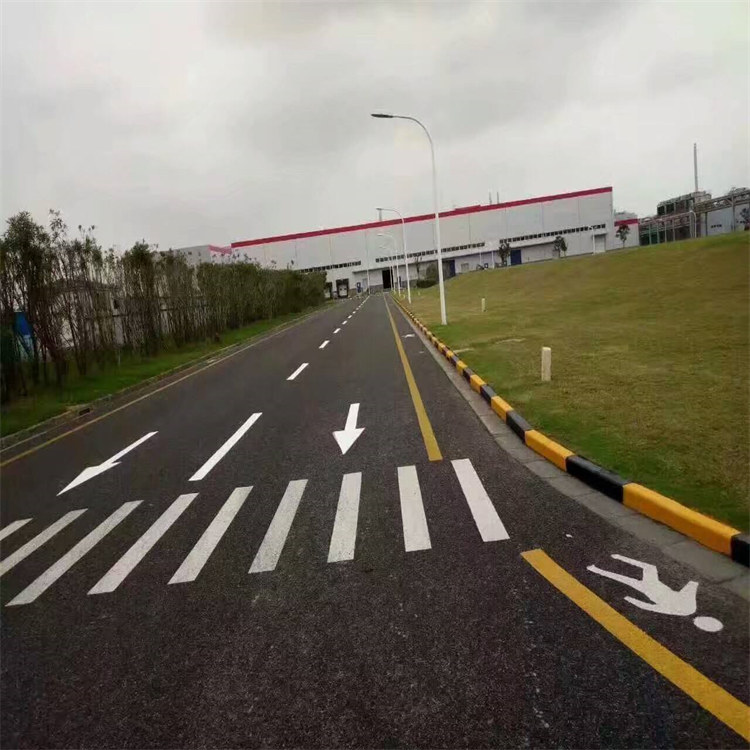 及热熔反光型,适用于各种流量的沥青或混凝土路面的交通标线改线用途