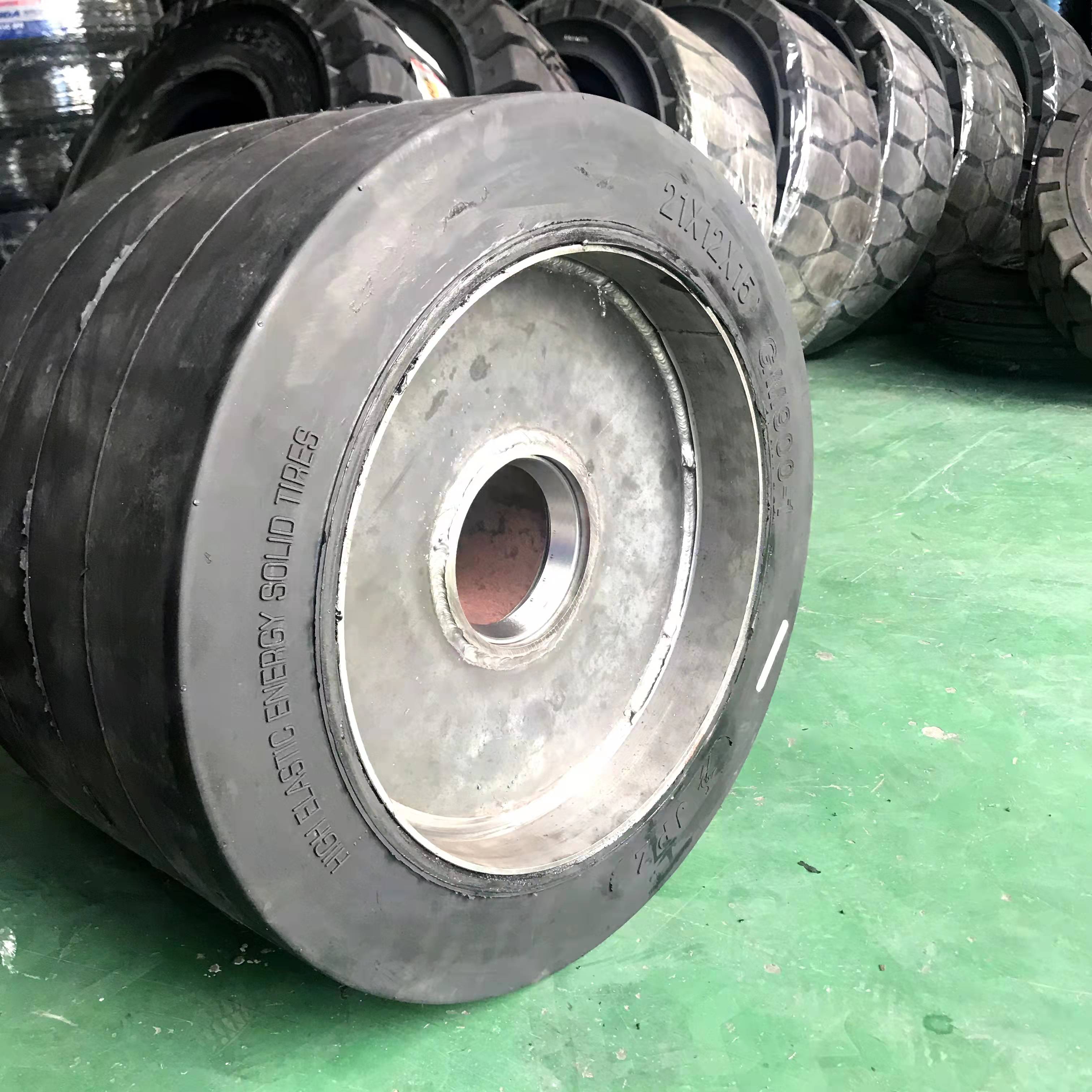 各种机场港口转运车平板拖车轮胎直径650x200700x300实心轮胎