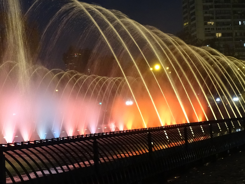 重庆广场波光喷泉设备湖面大型音乐喷泉设计制作喷泉水景设计