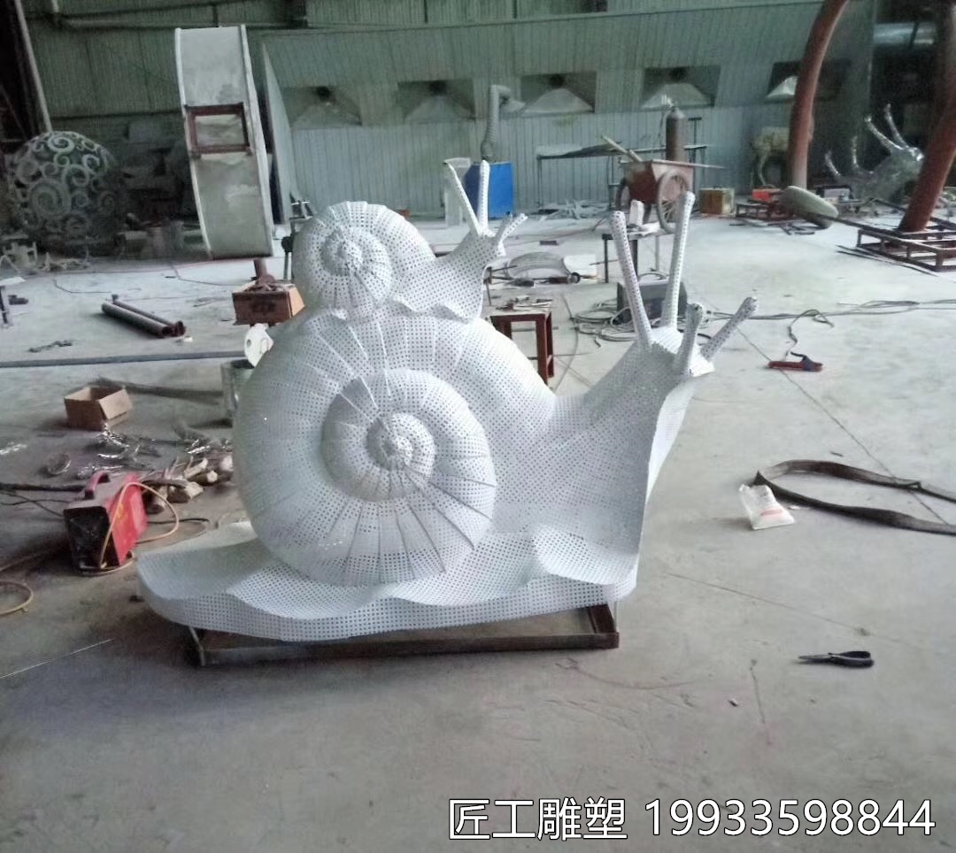 不锈钢蜗牛镂空灯光动物雕塑
