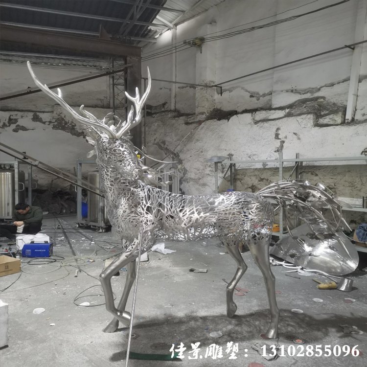 不锈钢镂空鹿雕塑 城市景观雕塑