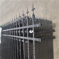 1.5米高锌钢护栏喷漆锌钢护栏护栏网按需定制