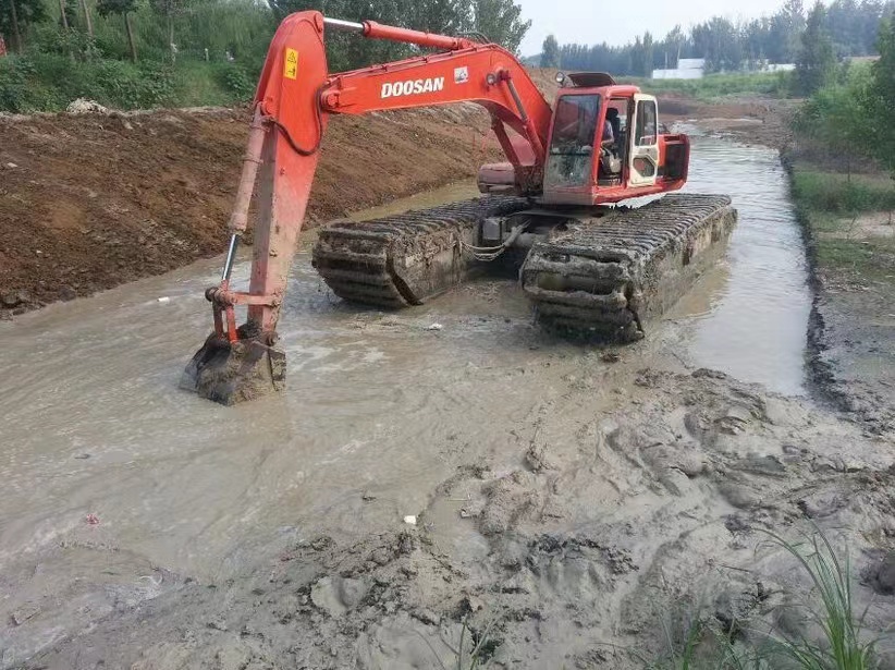 娄底浮箱水挖机租赁厂家供应