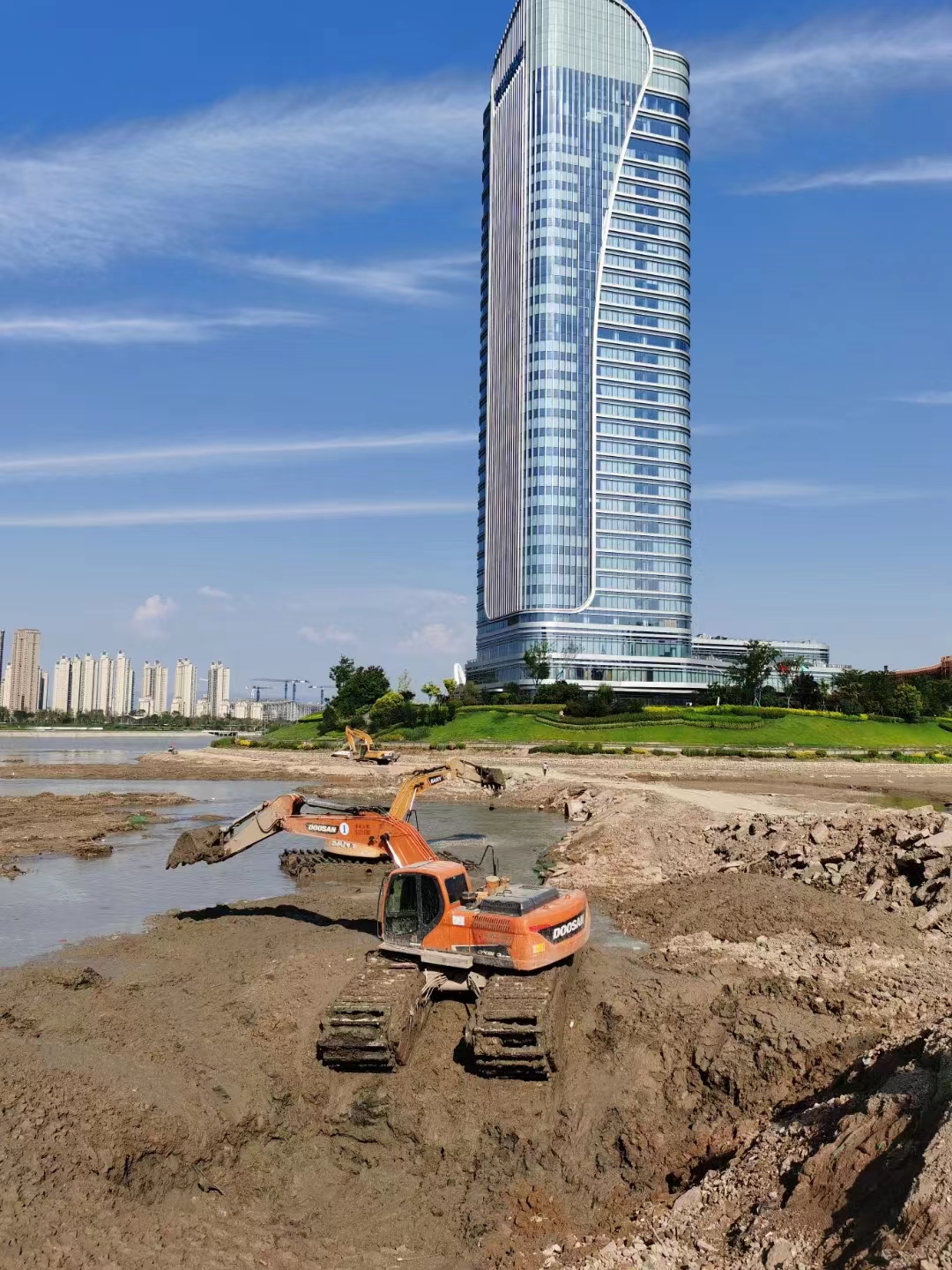 安顺河道清淤水陆两栖挖机出租机构