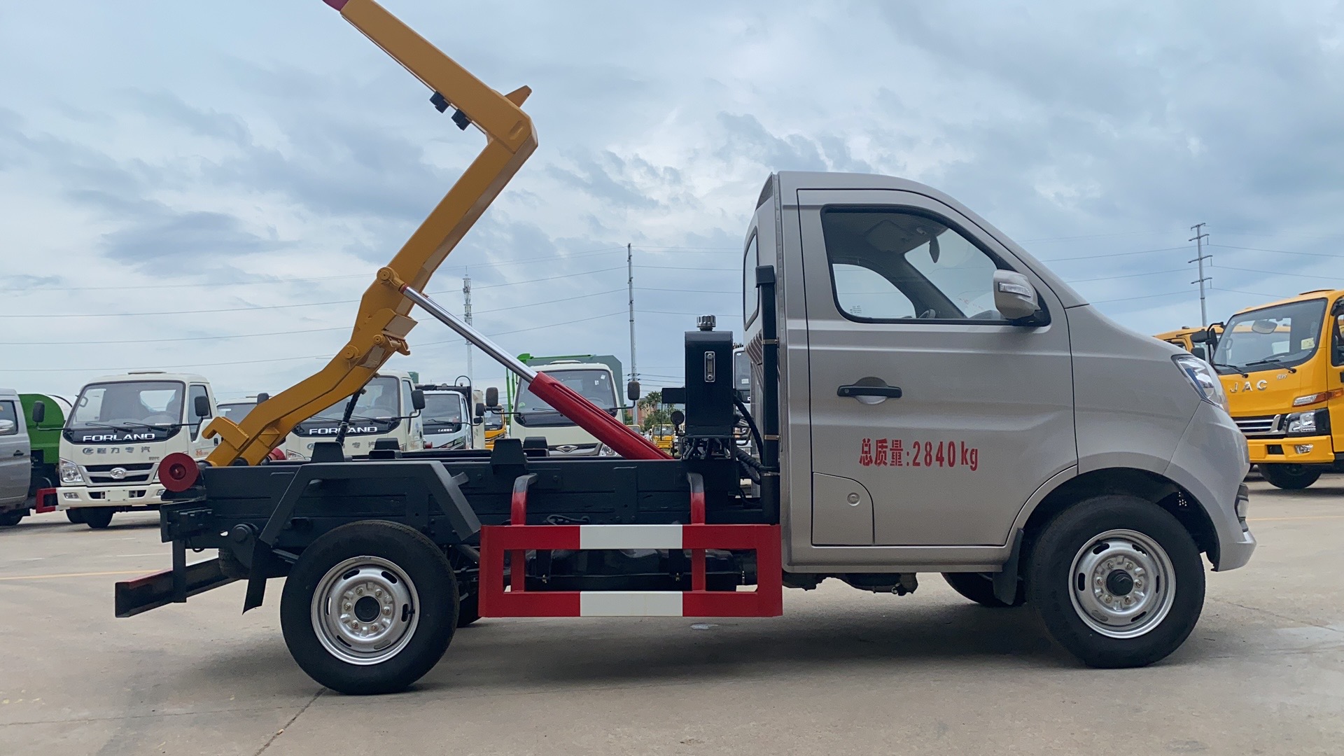 国六蓝牌勾臂垃圾车3方长安勾臂垃圾车支持货到付款