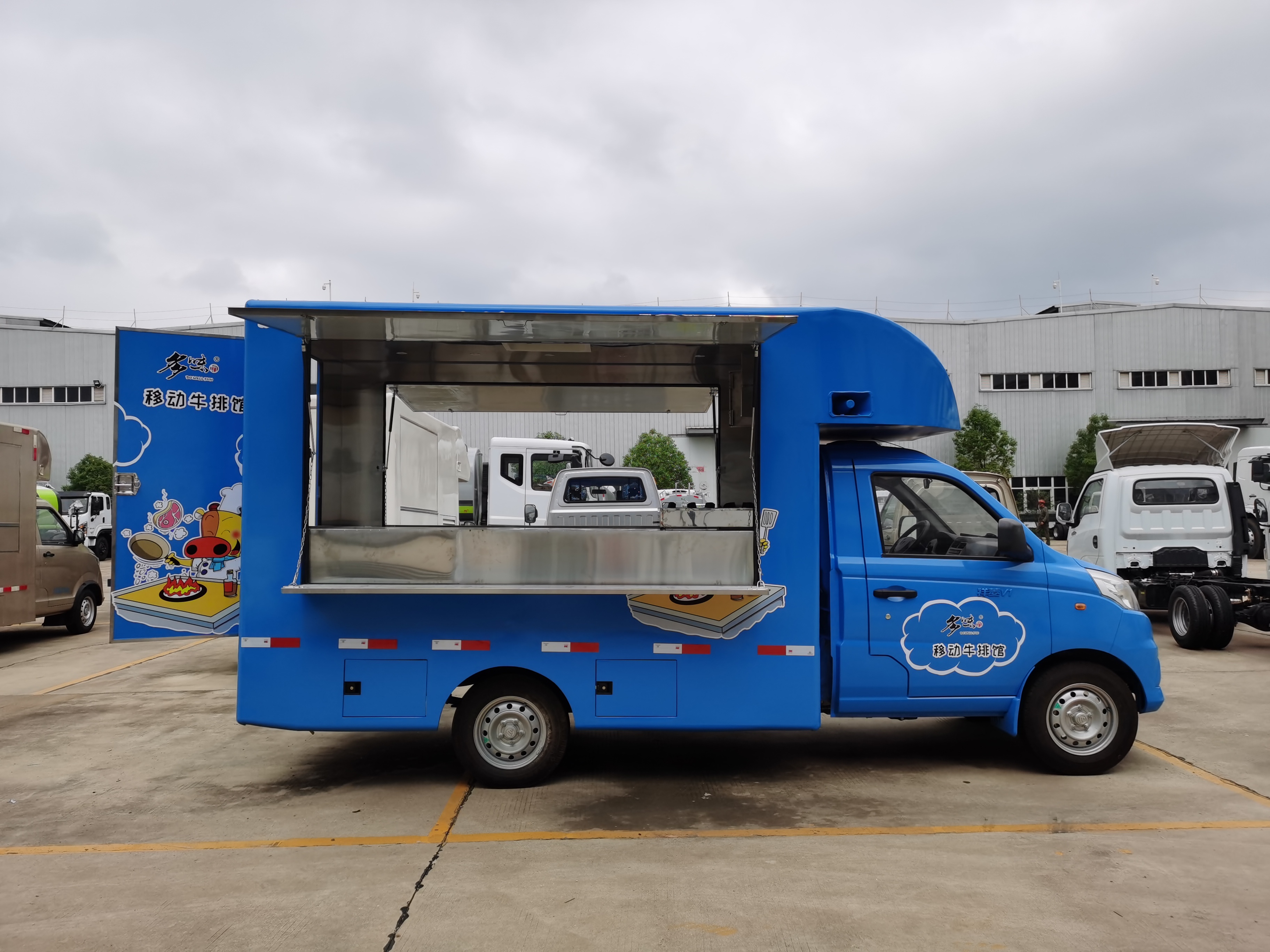 东风小型多功能流动售卖车结构