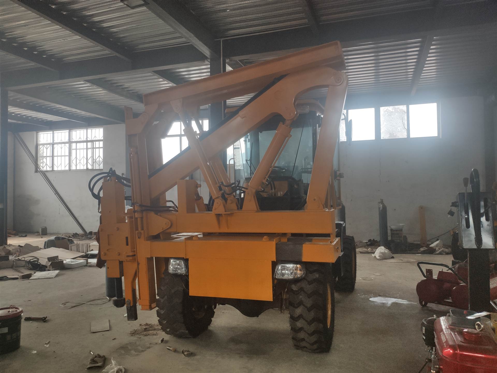 四轮打桩机 工地打桩机 装载机 工程器械订做 打桩机生产厂