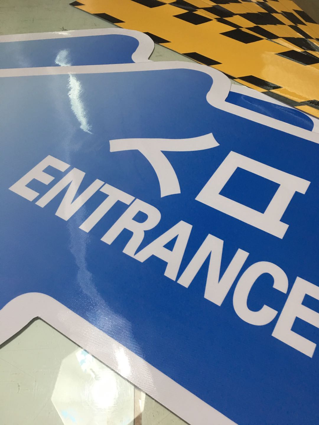 济南灰胶车贴黑胶车贴喷印源自一萌工艺