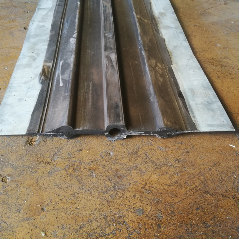 变形缝钢边橡胶止水带