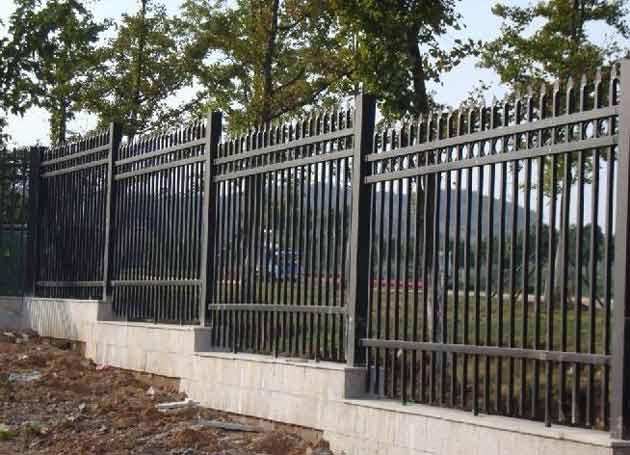 广州铁艺栅栏施工方案 学校围墙护栏高度