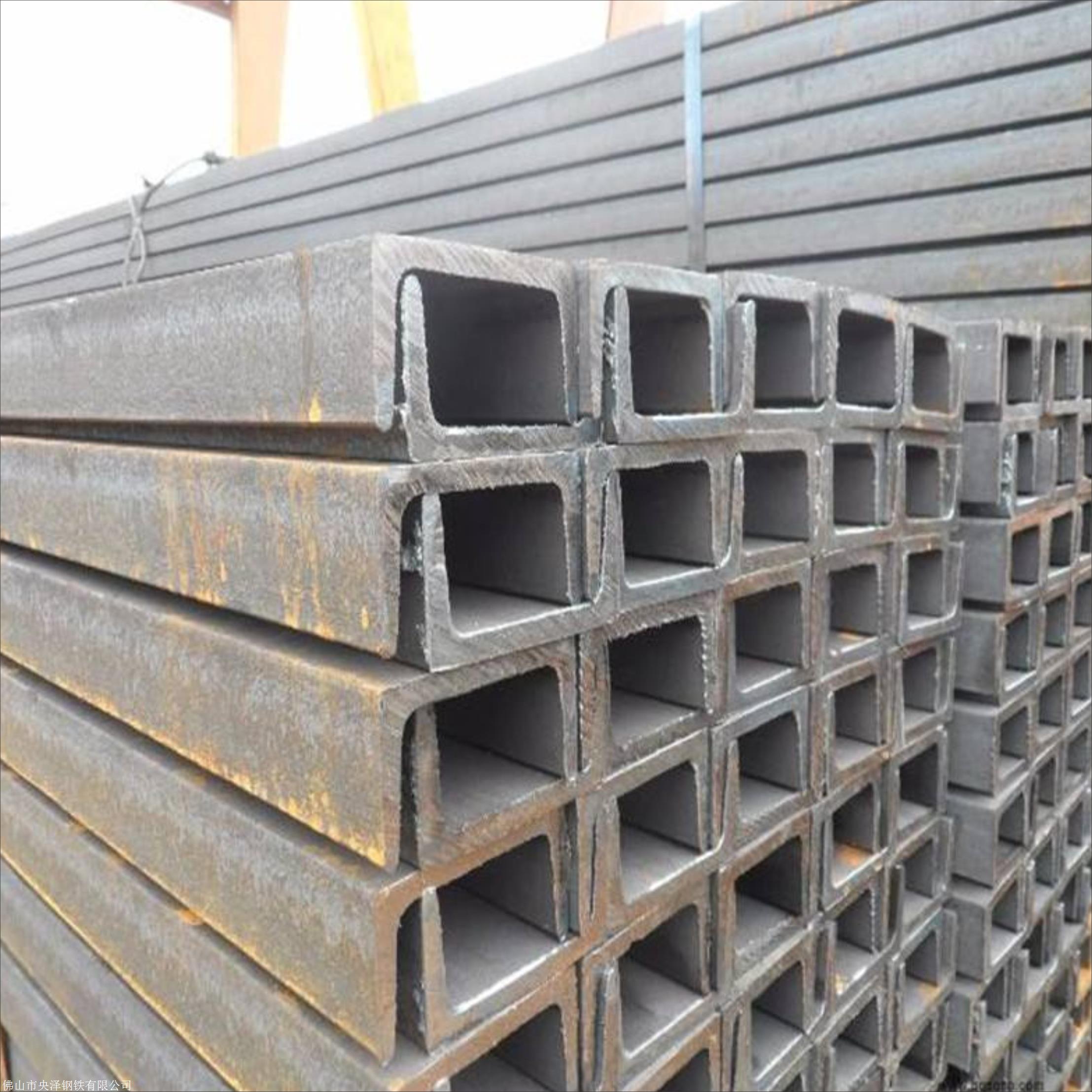 佛山市央泽钢铁有限公司 产品展厅 > 厂家直销建筑工程用镀锌槽钢